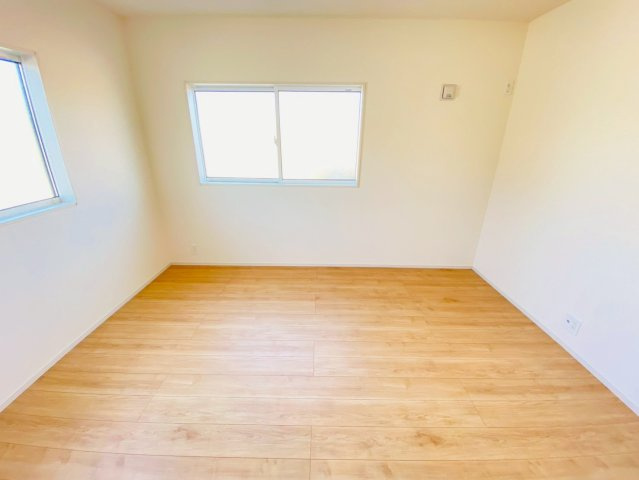 ブルーミングガーデン／北区鶴羽田１丁目／２号棟の洋室