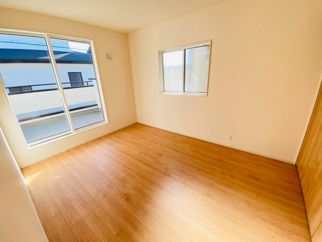 ブルーミングガーデン／北区鶴羽田１丁目／２号棟の洋室