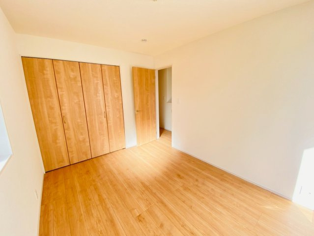 ブルーミングガーデン／北区鶴羽田１丁目／２号棟の洋室