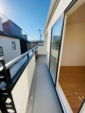 ブルーミングガーデン／北区鶴羽田１丁目／２号棟のバルコニー