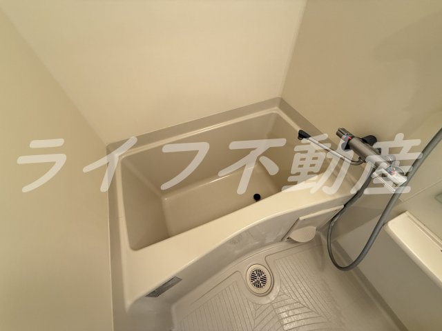 プレサンス玉造駅前　仲介手数料無料の浴室|きれいなお風呂です