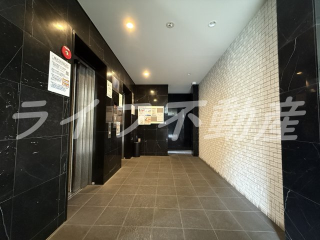 プレサンス玉造駅前　仲介手数料無料のロビー|清潔なロビーです