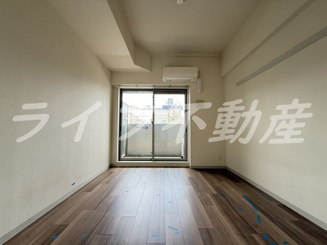 プレサンス玉造駅前　仲介手数料無料の居間・リビング|居間です