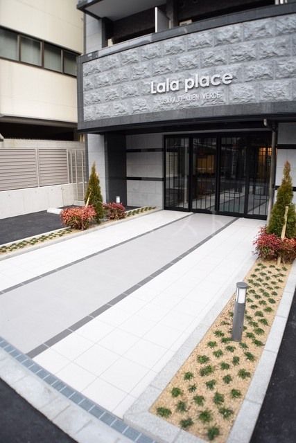 ララプレイス大阪城公園ヴェルデのエントランス