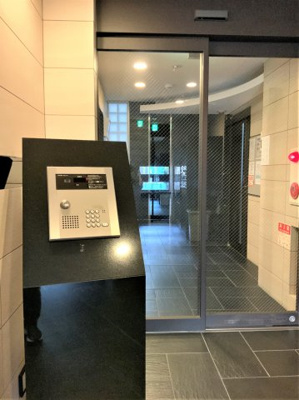 【セキュリティ】 | プランドール江戸堀 | 来訪者を画像で確認できるモニタ付きインターホンを装備！