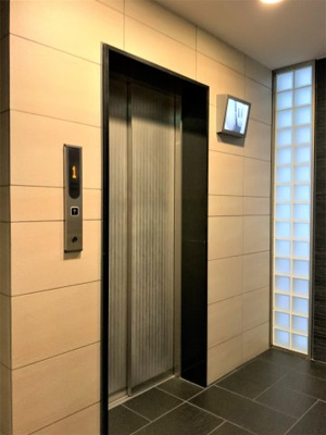 【その他共用部分】 | プランドール江戸堀 | エレベーターは防犯カメラが付いているので、安心です♪