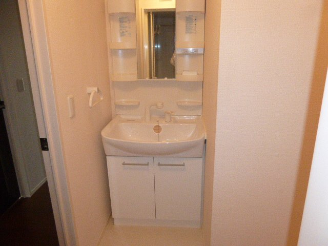 コン　プリオの洗面所