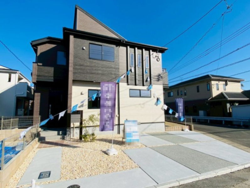 ブルーミングガーデン／北区鶴羽田１丁目／３号棟の前面道路含む現地写真