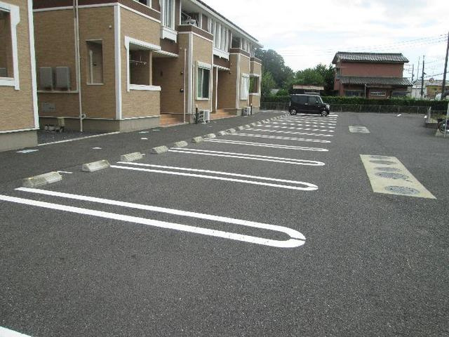 ウエスト　ノアαの駐車場