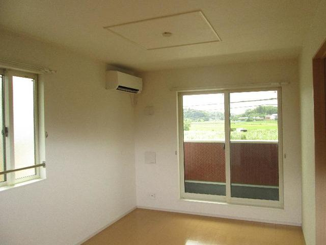 ウエスト　ノアαの居間・リビング