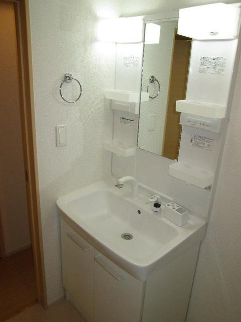 ウエスト　ノアαの洗面所