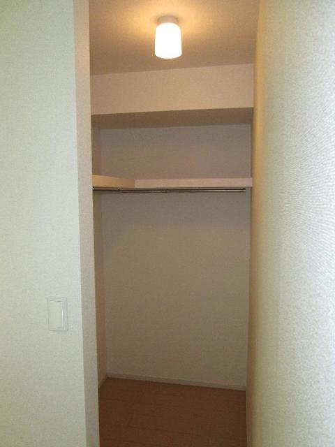 ウエスト　ノアαの収納