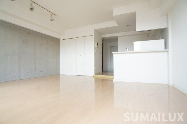 熊本市南区平田２丁目の賃貸マンションの居間・リビング