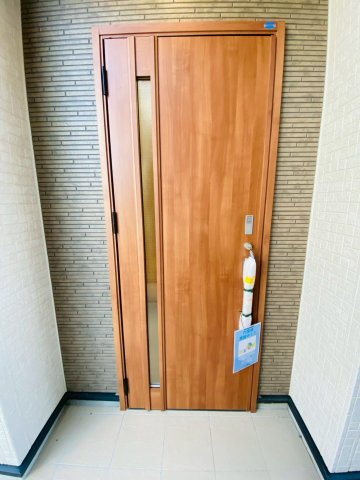 ブルーミングガーデン／北区鶴羽田１丁目／４号棟の玄関