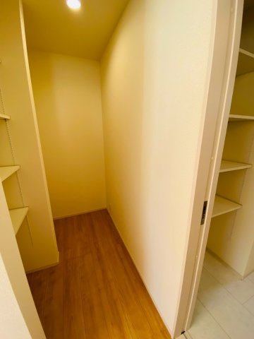 ブルーミングガーデン／北区鶴羽田１丁目／４号棟の収納