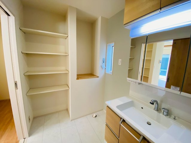 ブルーミングガーデン／北区鶴羽田１丁目／４号棟のランドリースペース