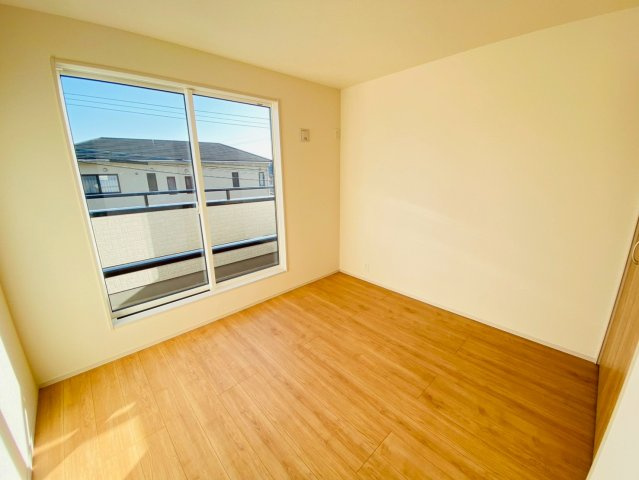 ブルーミングガーデン／北区鶴羽田１丁目／４号棟の洋室