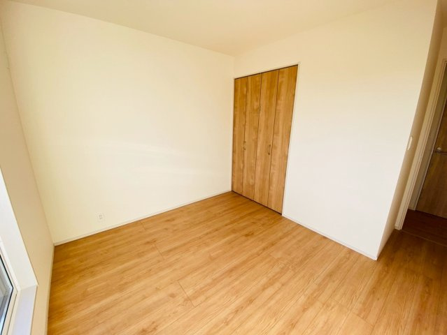 ブルーミングガーデン／北区鶴羽田１丁目／４号棟の洋室