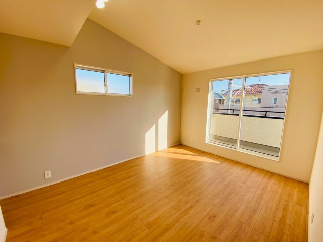 ブルーミングガーデン／北区鶴羽田１丁目／４号棟の洋室