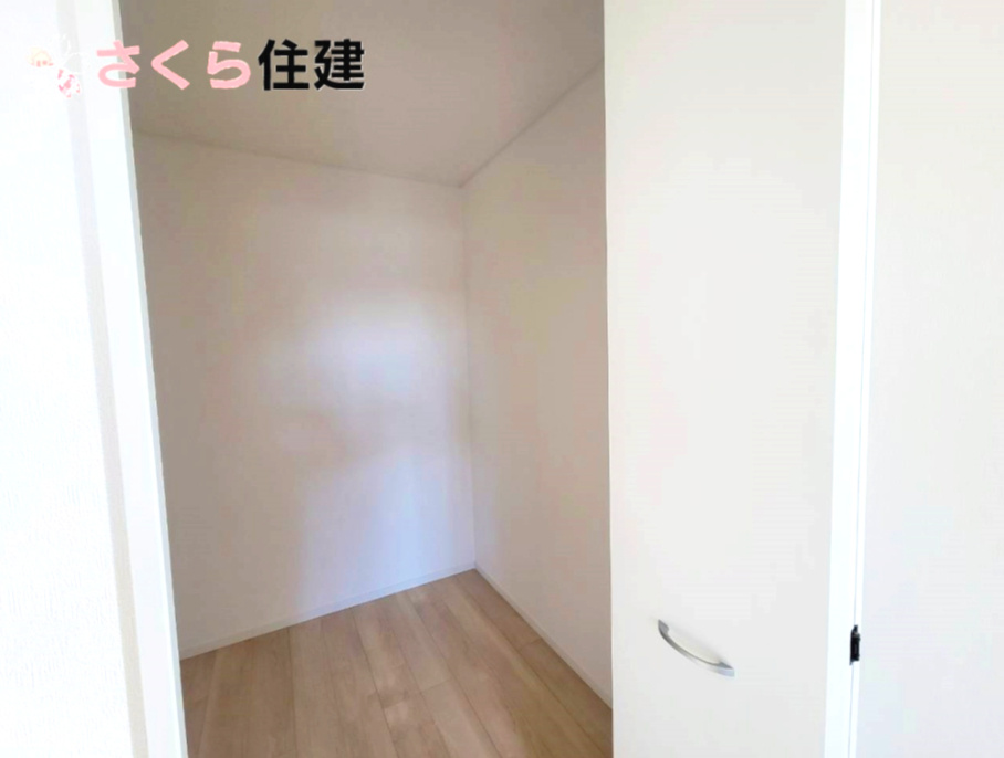 グレイドルガーデン大田原市薄葉第3　|ウォークインクローゼットは奥行きたっぷりです◎