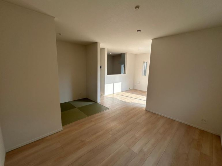 東大阪市布市町　新築戸建の居間・リビング