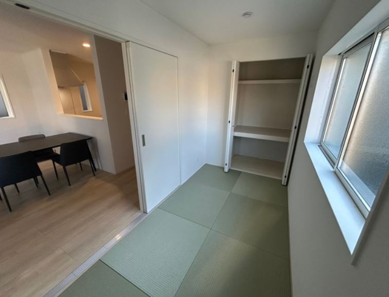 東大阪市布市町　新築戸建の居間・リビング