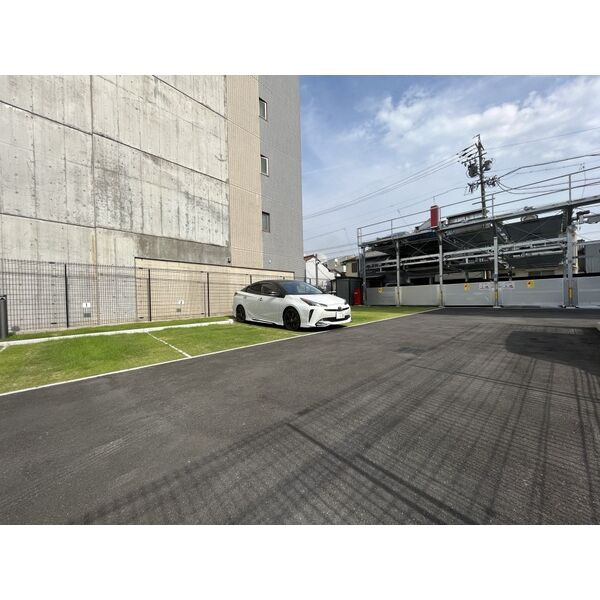 S-RESIDENCE堀田Northの駐車場