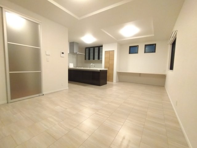 摂津市鳥飼野々三丁目戸建の居間・リビング