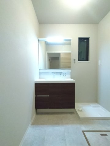 摂津市鳥飼野々三丁目戸建の洗面所