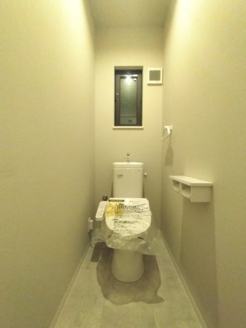 摂津市鳥飼野々三丁目戸建のトイレ