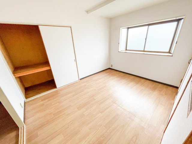 グランドハイツ加美東の洋室
