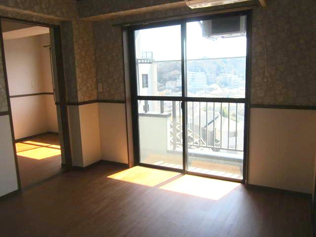 Ｃｏｍｆｏｒｔ岡村の居間・リビング