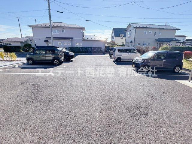 クラルテの駐車場