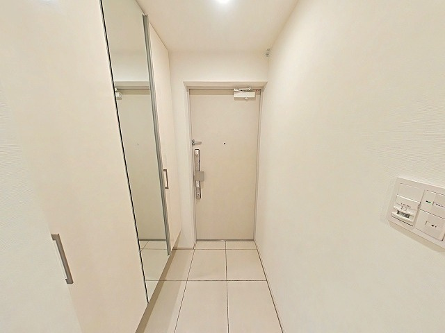 アルファステイツ門田屋敷の玄関|白を基調とした明るく清潔感のある玄関です。