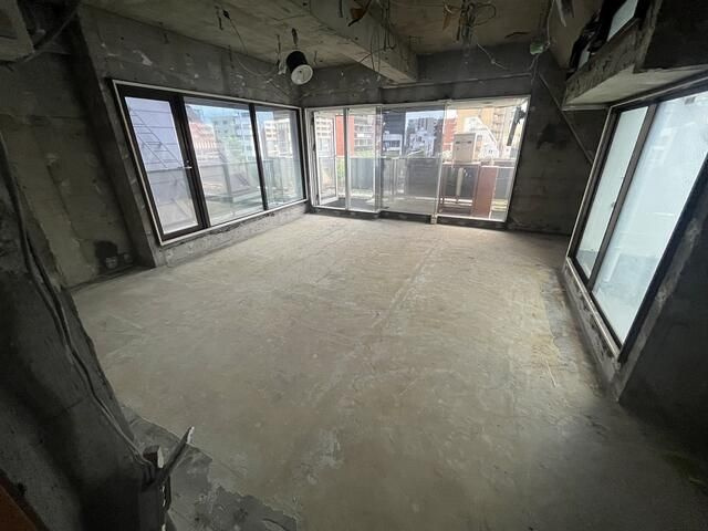 ホワイトパレスビル　５階