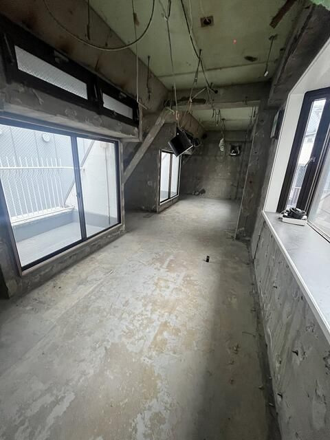 ホワイトパレスビル　５階