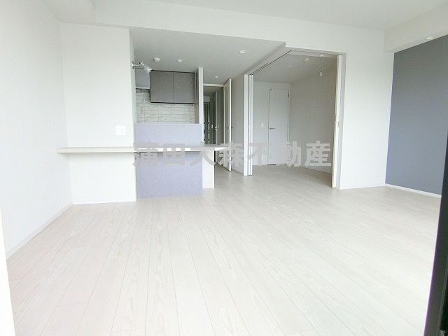 ブランシエスタ糀谷の居間・リビング|床暖房付のLDK13.7帖　リビングダイニングキッチン