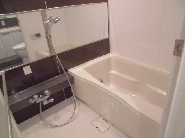 ドゥーエ横濱桜木町の浴室