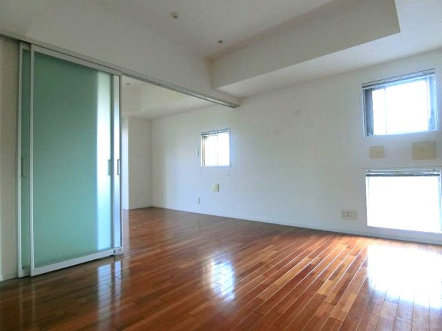 ドゥーエ横濱桜木町の居間・リビング