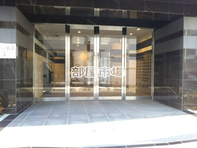 スカイコートパレス三ノ輪 のエントランス