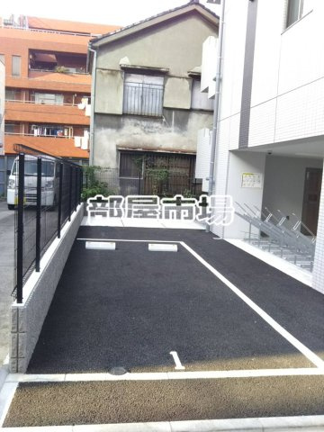 スカイコートパレス三ノ輪 の駐車場