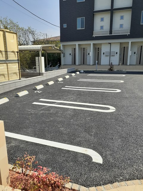 ル・トレフルの駐車場