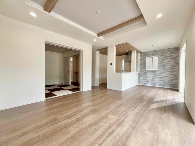 ブルーミングガーデン／北区清水東町２期／３号棟の居間・リビング