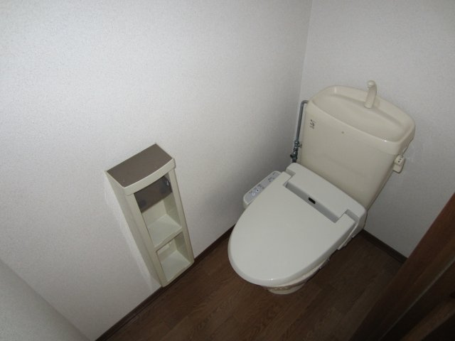 ひたちなか市高場４丁目のアパートのトイレ|トイレ（ウォシュレット付き）の写真です。