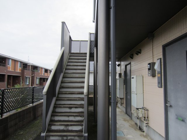 ひたちなか市高場４丁目のアパートの外観|共用部の写真です。