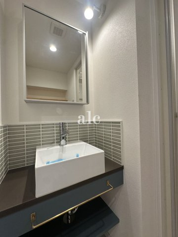 ライオンズマンション中野第五の独立洗面台|※リノベーション物件の為、イメージになります。