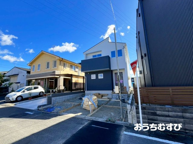 尾張旭市井田町(全1棟)の前面道路含む現地写真