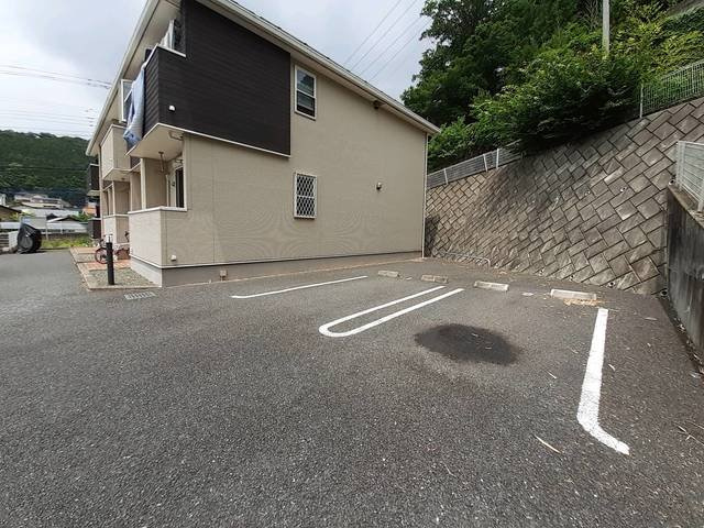 アンジュエールの駐車場