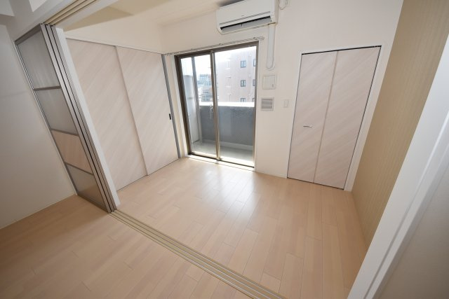 セレニテ北浜の寝室|使い勝手のいい寝室です