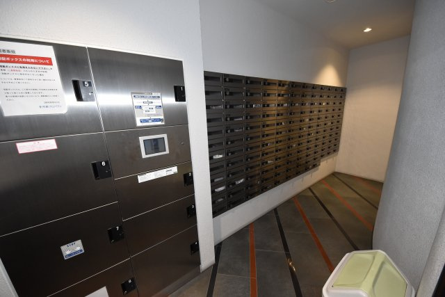 セレニテ北浜のエントランス|毎日通るエントランスはこのようになっています